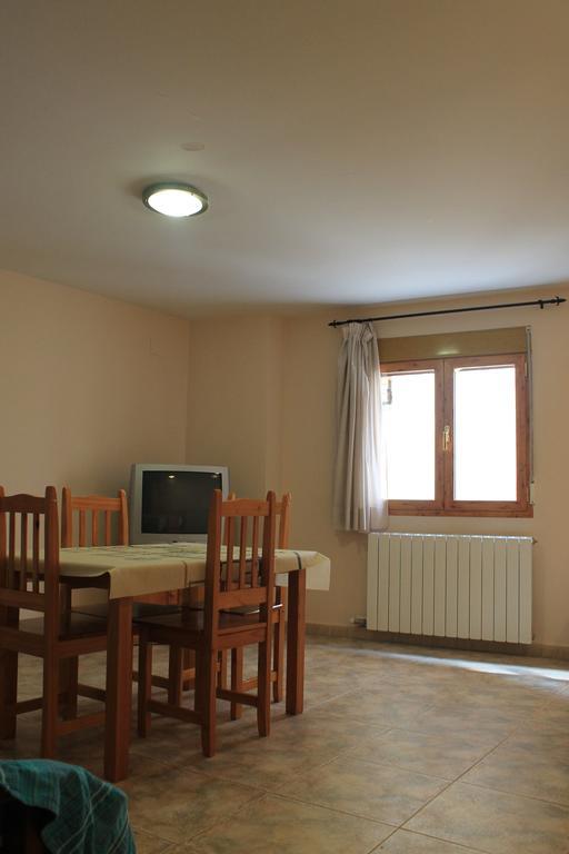 Apartamentos Turisticos Rosario Camarena de la Sierra Phòng bức ảnh