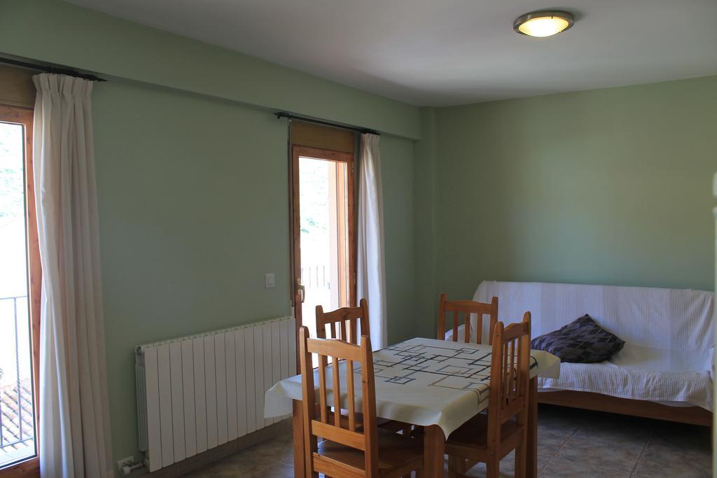 Apartamentos Turisticos Rosario Camarena de la Sierra Phòng bức ảnh