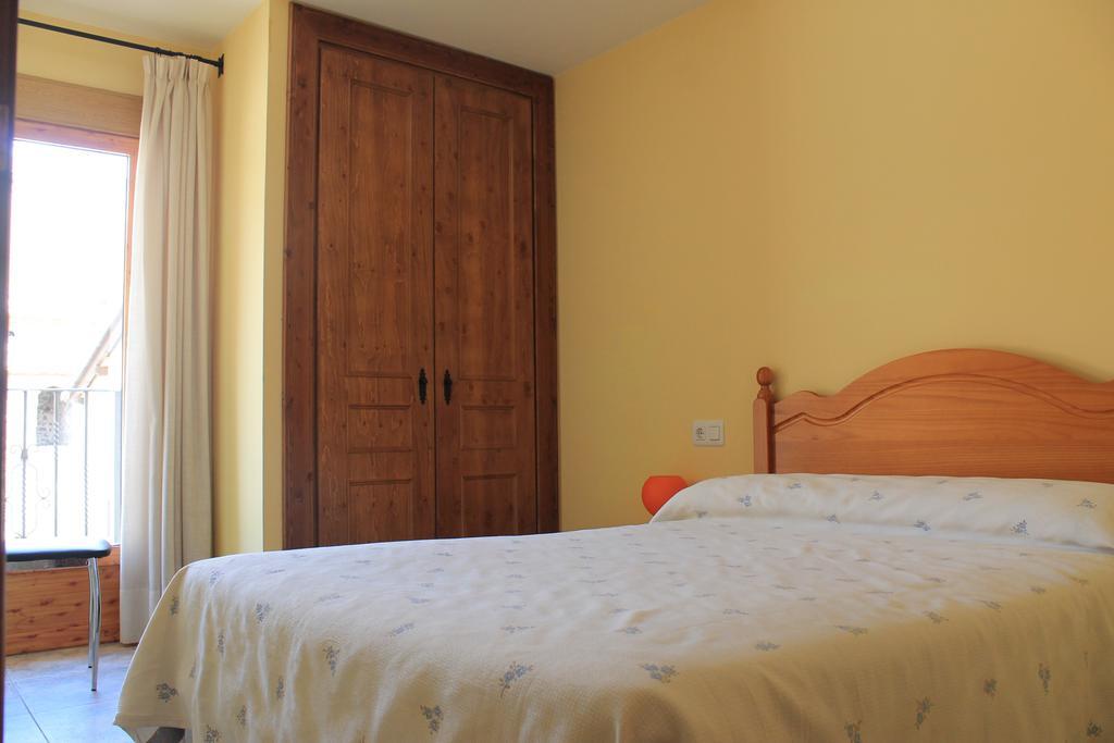 Apartamentos Turisticos Rosario Camarena de la Sierra Phòng bức ảnh